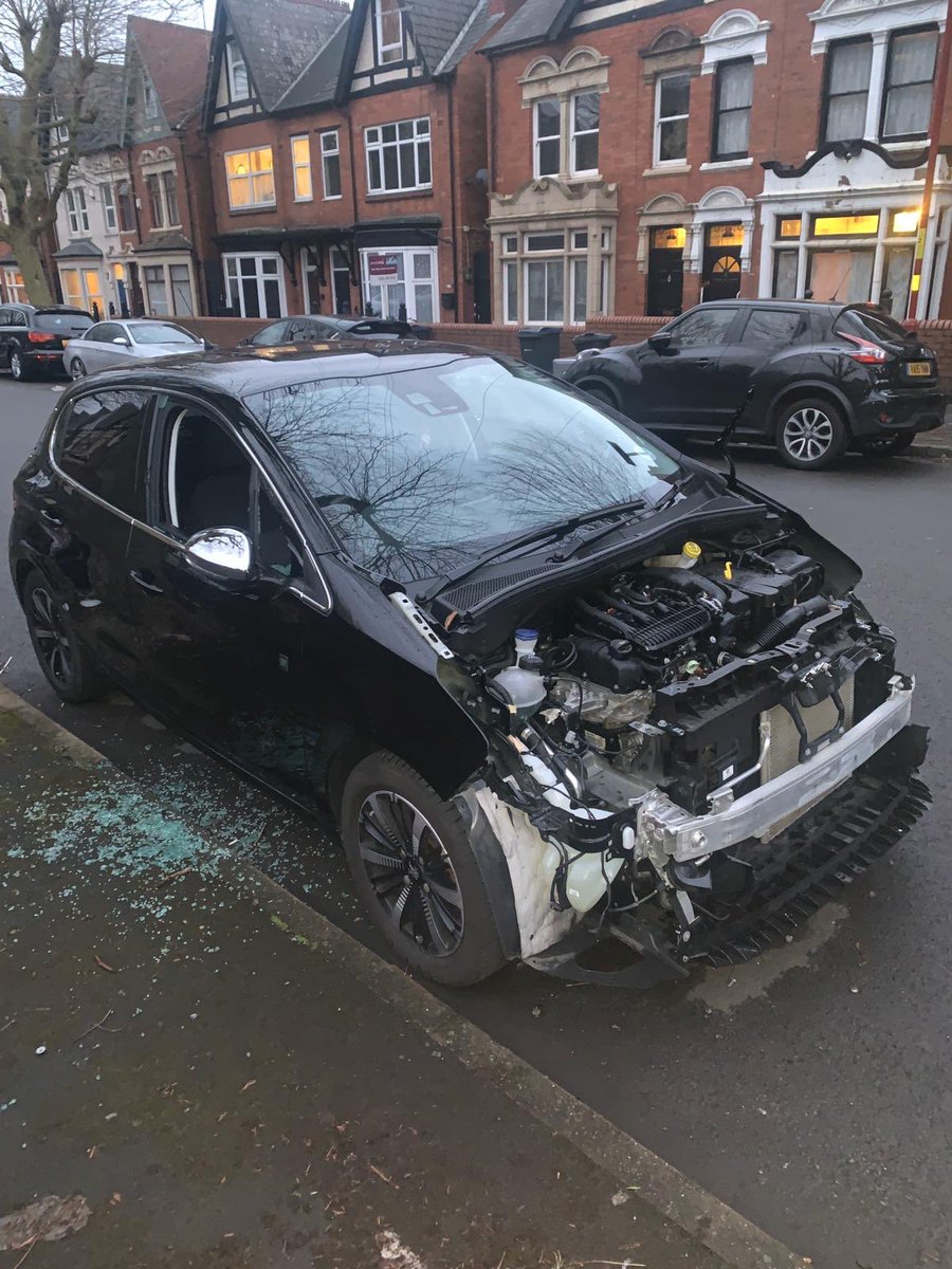 daisyanneross's tweet photo. Shame that not all neighbourhoods are this nice, my sister was just about to go to her night shift on a children’s Coronavirus ward to find the whole front of her car stolen along with the windows being smashed?? Love how this country helps each other so much during tough times https://t.co/mkjBP1mJkT
