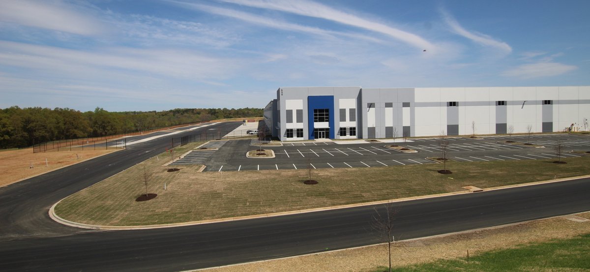 ClariusPartners's tweet photo. Our new speculative warehouse at 550 Mason Farm Lane (brand new road) in @developgreer is ready to go!  Thanks go to @_EvansGC and @MPSarchitecture for putting this together for us.  View is from our @WorkZoneCam https://t.co/l7ZtJhtqpP