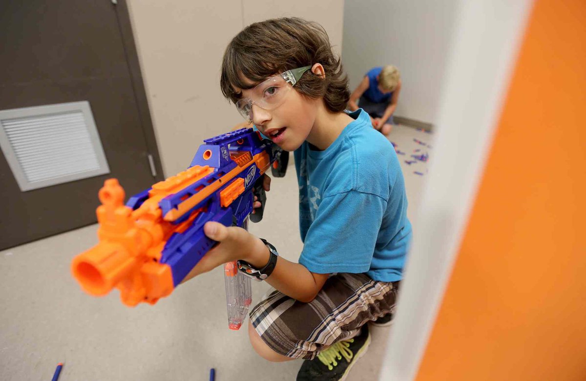 ¡Las pistolas de juguete son peligrosas para los ojos! 🔫👀

Los proyectiles pueden causar graves lesiones oculares:

✅ Raspaduras oculares 
✅ Sangrado 
✅ Cataratas
✅ Aumento de la presión intraocular 
✅ y pérdida permanente de visión 

coi.org.mx #Oftalmologo
