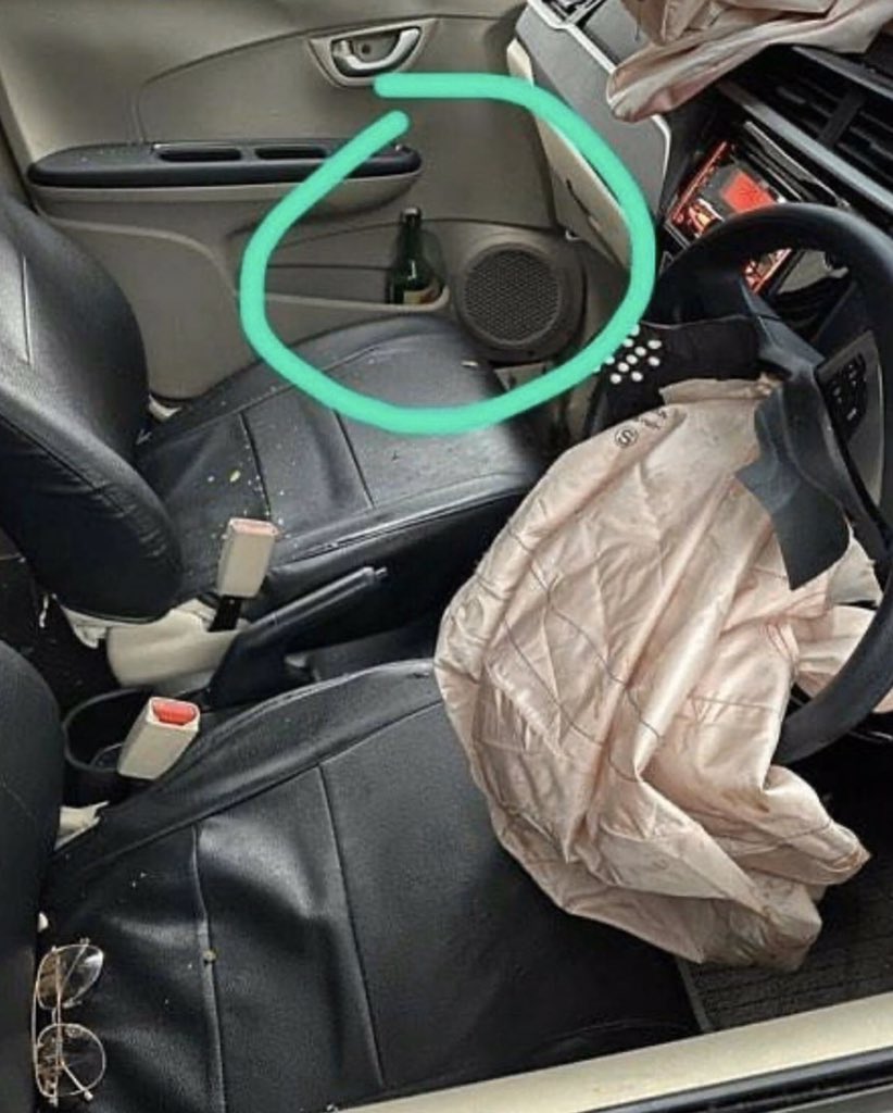 DaraFiorentina's tweet photo. Kekuatan media sosial gak bakal nutupin kasus lo dengan menghapus barang bukti yang sudah tertangkap kamera aurelia margaretha yulia !! https://t.co/mRAArJu3zq