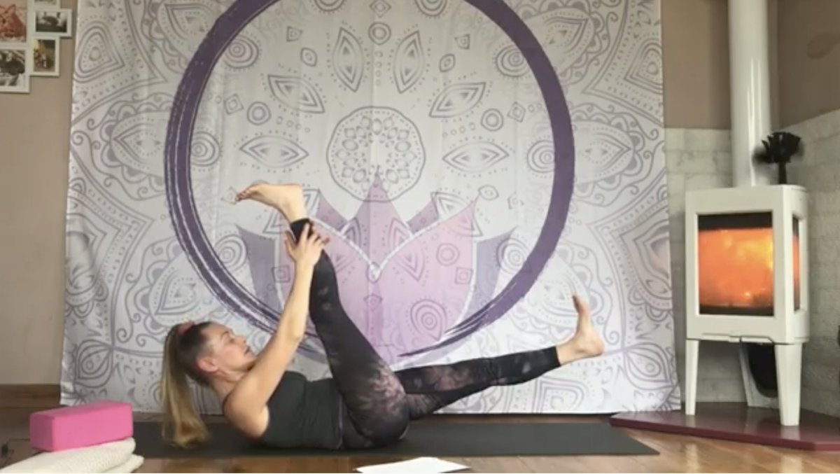RadiantHeartYog's tweet photo. Hi Yogi's, after our first week in isolation hope you're all ok 💜 💗My offering is a fusion of core followed by restorative/yin poses to build resilience and nourish the energy of the heart and lungs. Click to play🙏https://t.co/voKztaAkfJ https://t.co/v6FUO9Jk4O