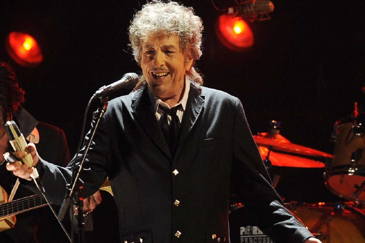 O Bob Dylan και η δολοφονία του Προέδρου Κένεντι: ακούστε ένα άγνωστο τραγούδι ονόματι "Murder Most Foul", «για εκείνη τη σκοτεινή μέρα του 1963 στο Dallas» bit.ly/2ygxPYy