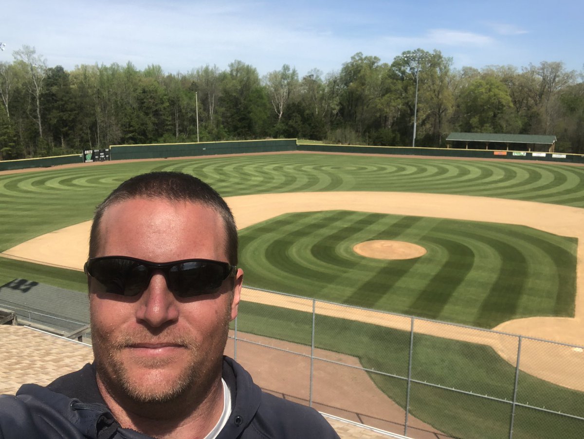 BaseballWSColts's tweet image. Can’t play, might as well keep her pretty!