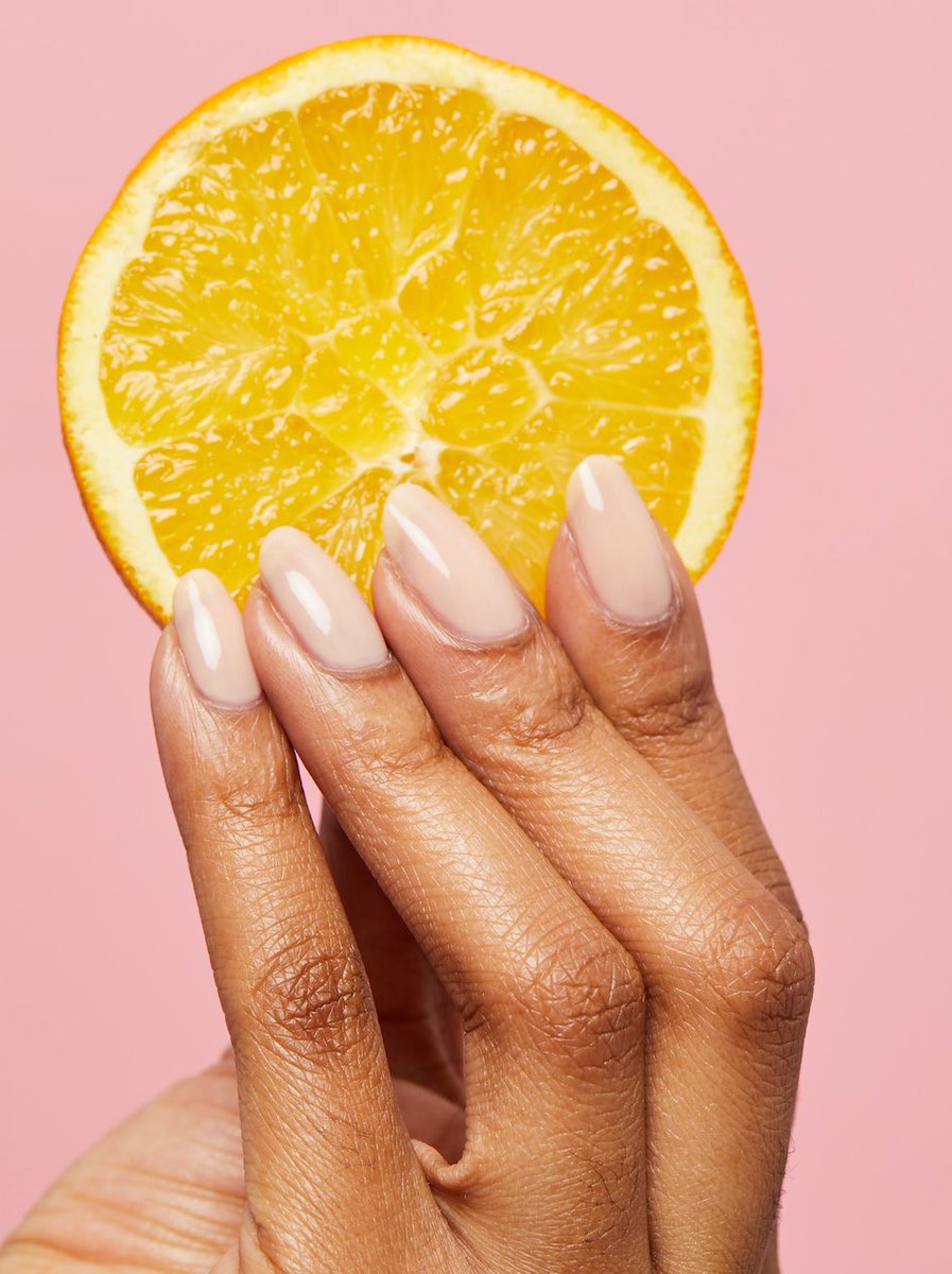 our #superfoodinfused nail lacquer in the shade “crème de la crème” the perfect #nude 💅🏼