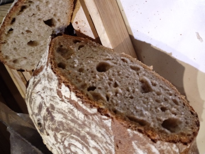 la_hungara74's tweet photo. Homemade sourdough bread and sweetbread. Baking is awesome! :) https://t.co/KvAAwYMHYD