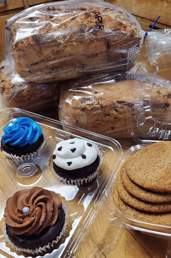 Today's Mason Dixon Bakery order! Breads: Ancient Grain, CranWalnut, CinnaRaisin; chocolate cupcakes; snickerdoodles. Cookies contain honey, all the rest is entirely #vegan &amp; #GlutenFree. They also have some of their bistro menu online for pickup. 🍞🧁#SocialDistanceAndShopLocal