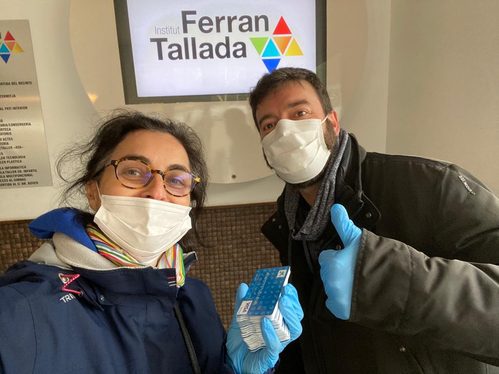 HMarFP's tweet photo. Seguim!!! Col·laborant amb la distribució de les targetes moneder 💳 a les famílies d’alumnat beneficiari de beques menjador del @consorciedubcn @hospitaldelmar
#Fp #FPDual #somfpdual #SomFP #joemquedoacasa #quedatacasa #JoActuo #CORONAVIRUS https://t.co/NKzuI1fPAf