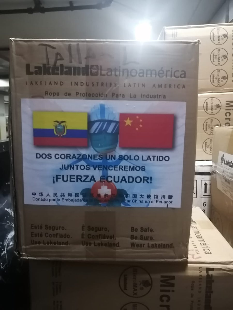 EmbajadaChinaEc's tweet photo. #Covid19| Las donaciones llegan con todo el cariño de parte del pueblo chino a #Ecuador🇪🇨 Algunas de las cajas que ya han sido entregadas graban el mensaje: "Dos corazones, un solo latido. Juntos venceremos ¡Fuerza Ecuador!" Este capítulo pasará y juntos saldremos victoriosos. https://t.co/i7Z0ZcVBWQ