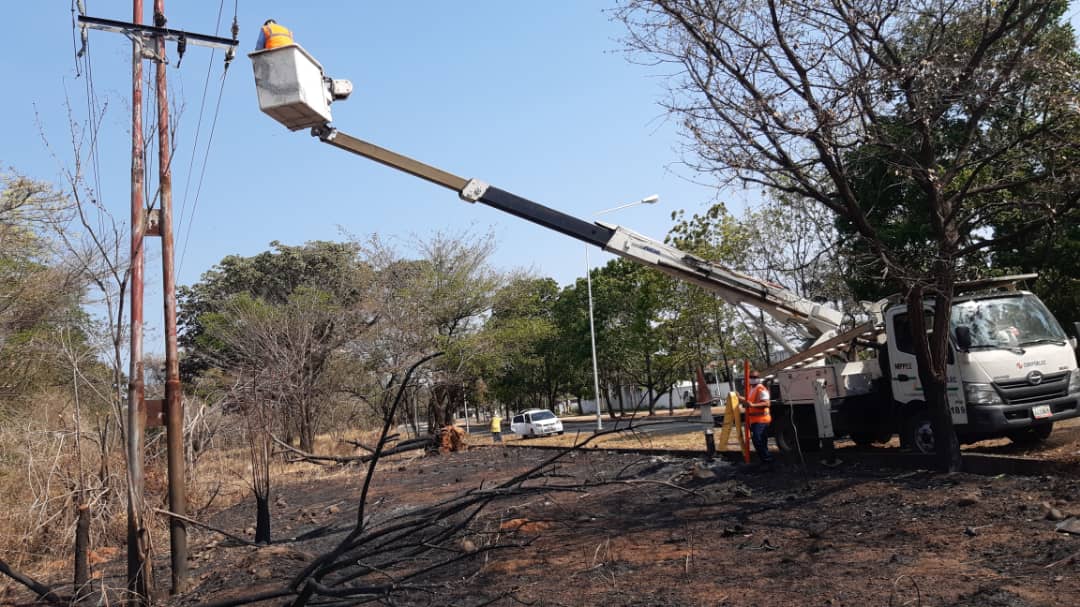 Wilfred15962036's tweet image. #NotiSEN #30Mar 📝 Personal del C,S Acarigua, realizaron pica y pida en el circuito Palo Gordo, el cual  alimenta a comunidades de #Araure Centinelas del sector eléctrico desplegados para atender los requerimientos de la población 
#VenezuelaSeRespeta  #NoMasTrump
@FBritoMaestre