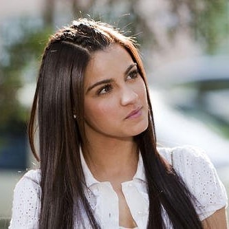 Kathaleya97's tweet photo. São quase 10 anos de diferença entre uma foto e outra mas Maite Perroni faz parecer que as fotos foram tiradas com apenas um mês de diferença... https://t.co/c2BXEBlz25