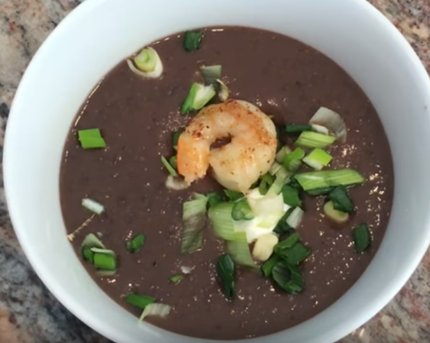 quarantude's tweet photo. Soup #quaranTUDE 🥣#recipe #recipes #dinner #foodie 
https://t.co/1bi35kFKBL
#cookinginquarantine #quarantinefood #beans #homecook #delicious #QuarantineLife #soup https://t.co/xkmGCYmiJE
