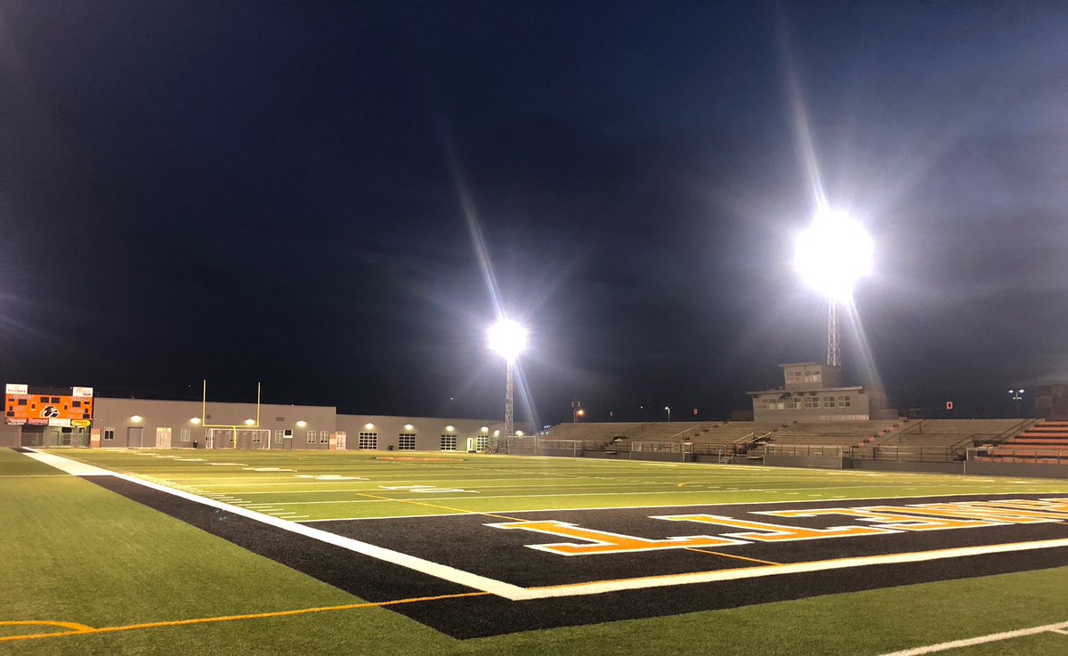 burkburnetths's tweet photo. Students of Burkburnett ISD,
Tonight and every weekday night from 8-9 we will burn our stadium lights for you... As a symbol of hope and an assurance that you are on our hearts and minds.  
#bethelight
 Thanks for the inspiration @dumashstx https://t.co/0Qn1KI1WRo