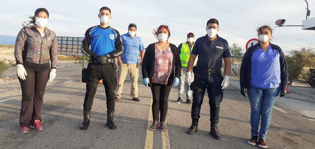 ADiarioLM20's tweet photo. #Arauco: Endurecen las medidas de prevención, lo firmó a través del Decreto 224 / 2020 la Intendenta @viyilopezz quien señaló que el objetivo es cuidar la salud de los Arauqueños.

NOTA👇
https://t.co/2kCqzfzhaP https://t.co/Nx7jJJbeIp