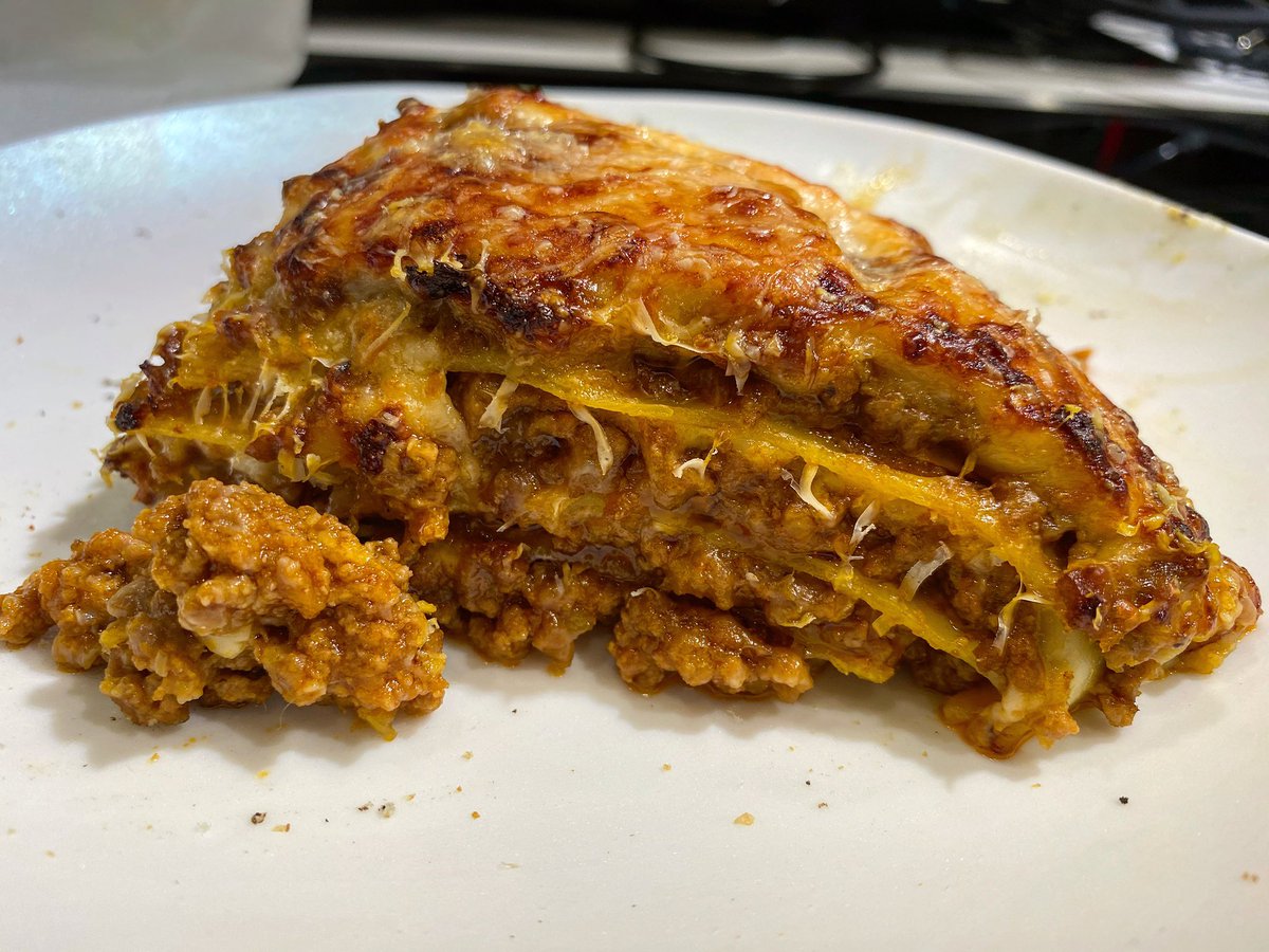 Dabizdiverxo's tweet photo. Lasaña Leoñesa ( ternera y chorizo de León ahumado y picante )con bechamel de coco !!!!
❌⭕️at home .
🐽🐽🐽🐽🐽🐽🐽🐽🐽🐽🐽🐽.
Lasagne “Leoñesa” ( beef meat and smoked-spicy chorizo from León ) with coconut bechamel !!!
❌⭕️at home https://t.co/Zkq5YDT5up