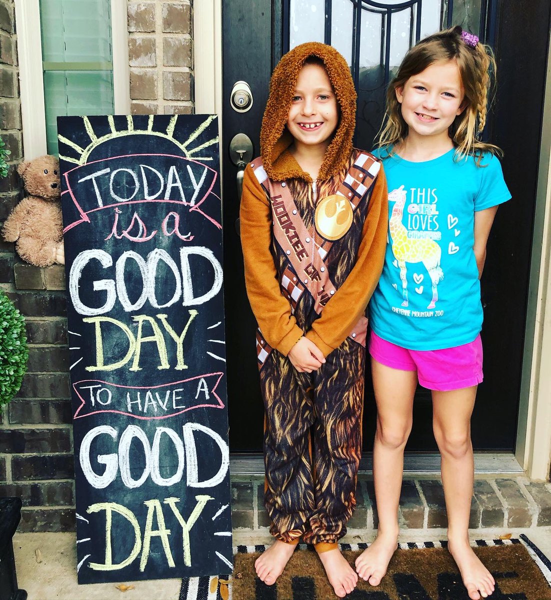 missfuntracy's tweet photo. A little Monday Motivation for Virtual Spirit Week. #IAmWSEStrong #DSISDistance #TogetherInSpirit https://t.co/lNF2sjC2Ul
