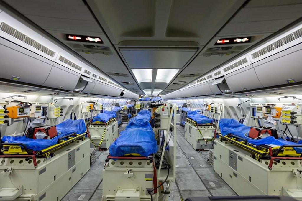 Rayo3mil's tweet photo. Avion #UCI de Alemania #MedEvac  44 camas https://t.co/OqTaLaLvm9