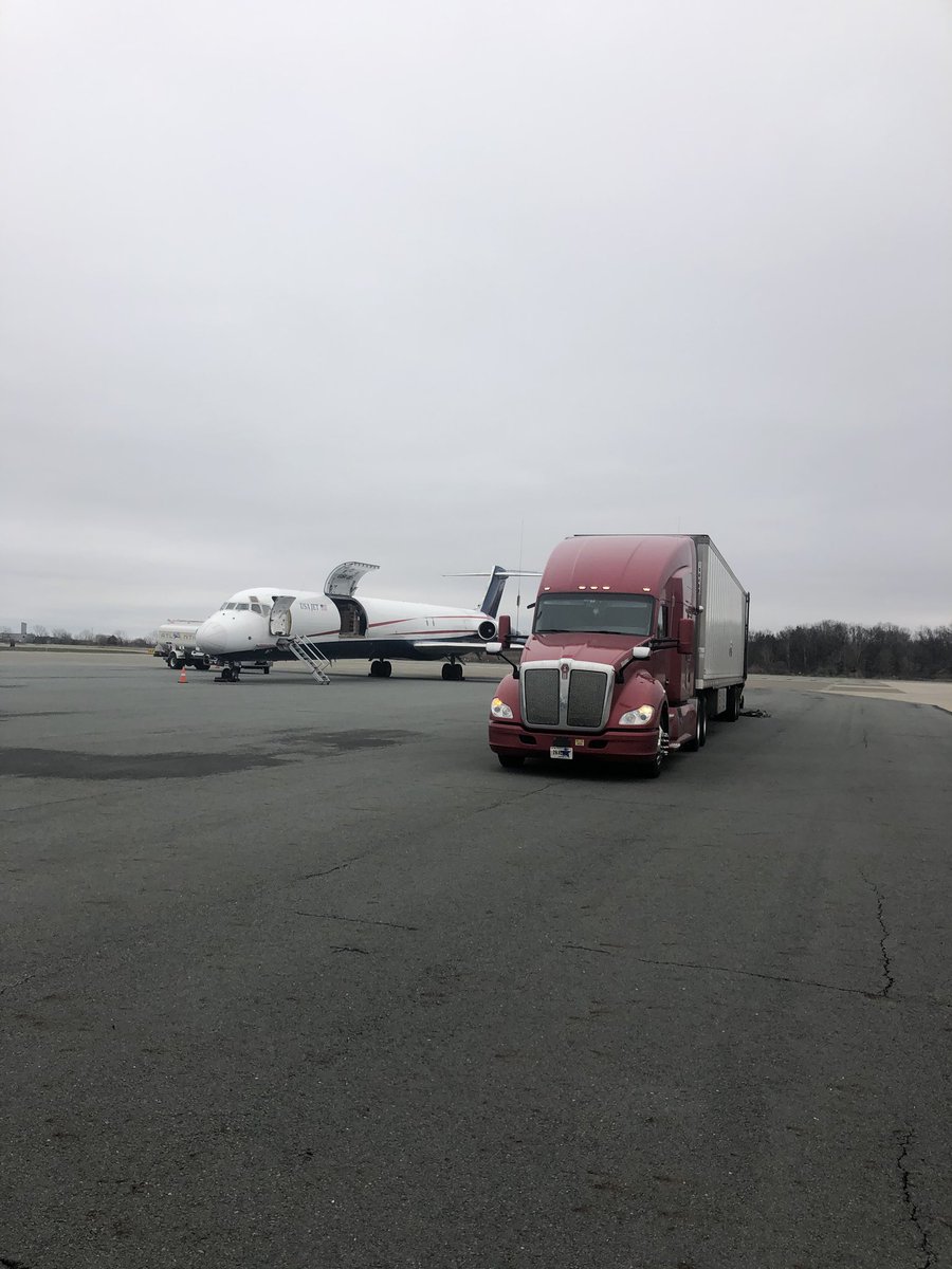 truckerDavidH's tweet photo. NYC I have your back! I picked up N95 masks to be delivered soon to you! Straight off the cargo plane. #LandstarBCO #nyccoronavirus https://t.co/Rc5SWQbQzY