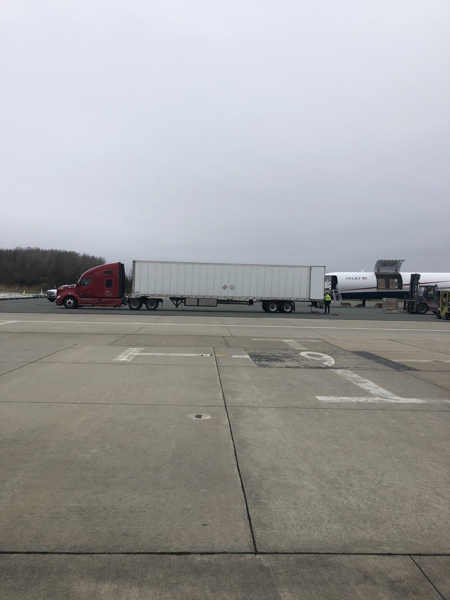 truckerDavidH's tweet photo. NYC I have your back! I picked up N95 masks to be delivered soon to you! Straight off the cargo plane. #LandstarBCO #nyccoronavirus https://t.co/Rc5SWQbQzY