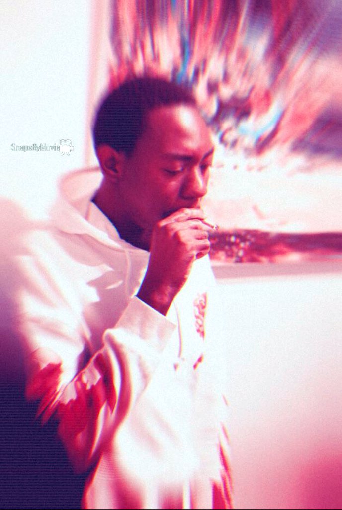 SnapsbyMovie's tweet photo. “🌏LIFES a bitch &amp; then ya DIE, that’s why we Get HIGH💨 cause you never know when it’s time to GO🚶🏾‍♂️” 
#Snapsbymovie #comeshootwithme https://t.co/8MwK1g6HTE