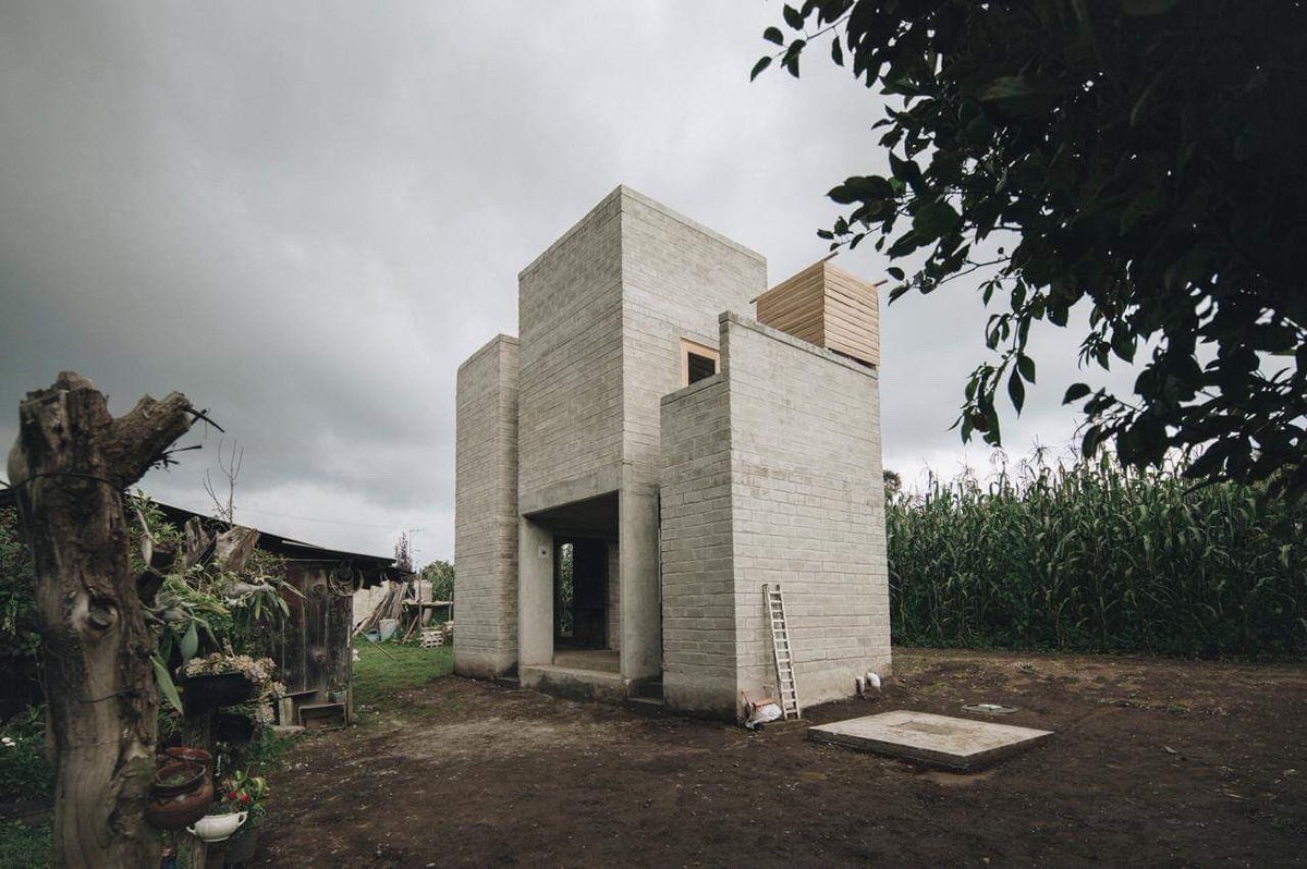 Vota por tu obra favorita en el concurso Obra del año, organizado por <a href="/ArchDailyMX/">ArchDaily México</a> <a href="/ArchDaily/">ArchDaily</a> donde tres de los 15 finalistas están vinculados a la reconstrucción de los daños por #19s Dos del @cids_infonavit en Jojutla <a href="/estudioMMX/">Estudio MMX</a>  #AlbertoKalach y en Ocuilan <a href="/pardofrancisco/">Francisco Pardo</a> 🙌🏼