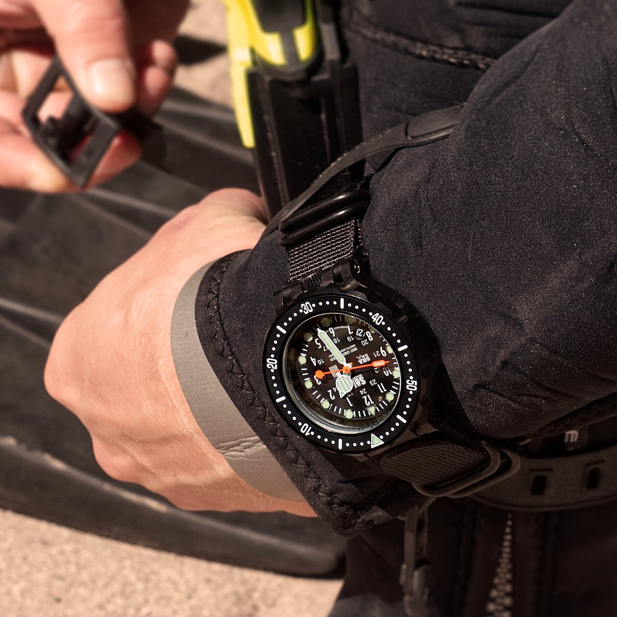 selinstrument's tweet photo. All #titanium MKI OmniDiver MIL Black PVD: 6000m, 127g, custom built to order #MADEinUSA  https://t.co/meG0lYyzgE https://t.co/MzkptBQ1jE