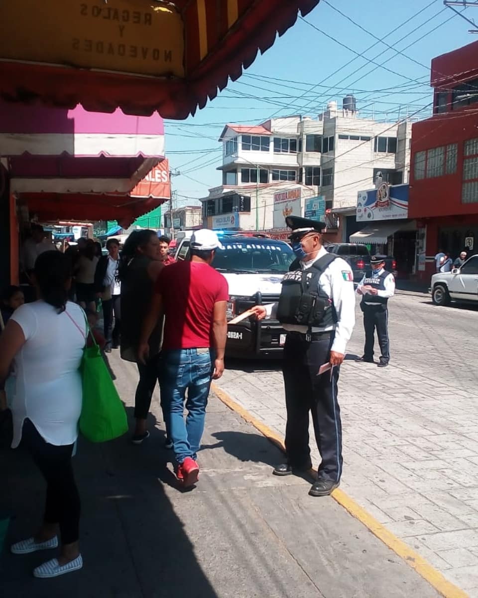 EstatalCaminos's tweet photo. La Dirección de Vialidad de la #SSCTLX continua llevando a la ciudadanía la Campaña de Prevención COVID-19 en coordinación con #SESA en el municipio de #Calpulalpan, informándoles sobre medidas de seguridad y auto cuidado
#PorUnTlaxcalaSeguro
#ConstruimosJuntos2020
#Tlaxcala https://t.co/8O3YeumhVe