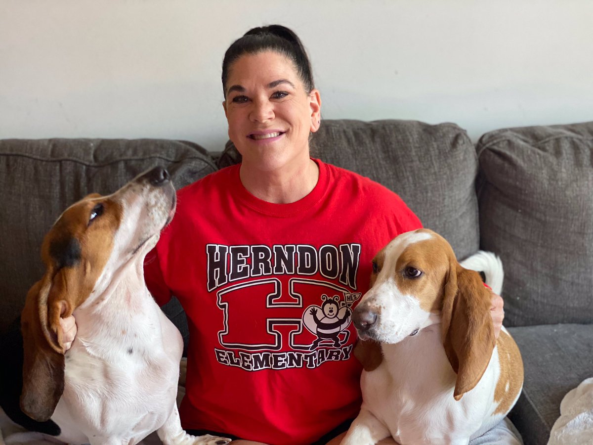 HES_3rdGrade's tweet photo. 3rd Grade Teachers are wearing their Herndon shirts, too!! ❤️😊 https://t.co/OqqE02uAtE