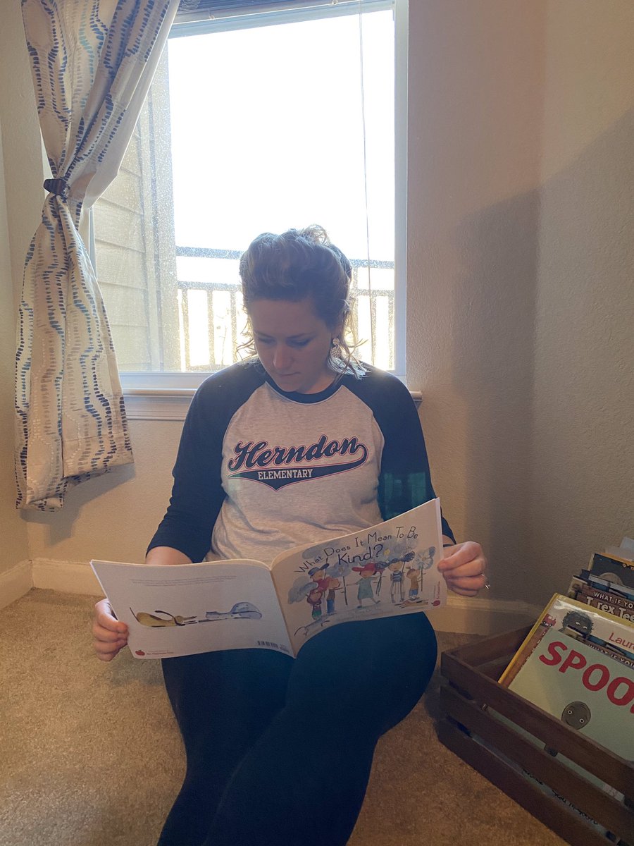 HES_3rdGrade's tweet photo. 3rd Grade Teachers are wearing their Herndon shirts, too!! ❤️😊 https://t.co/OqqE02uAtE