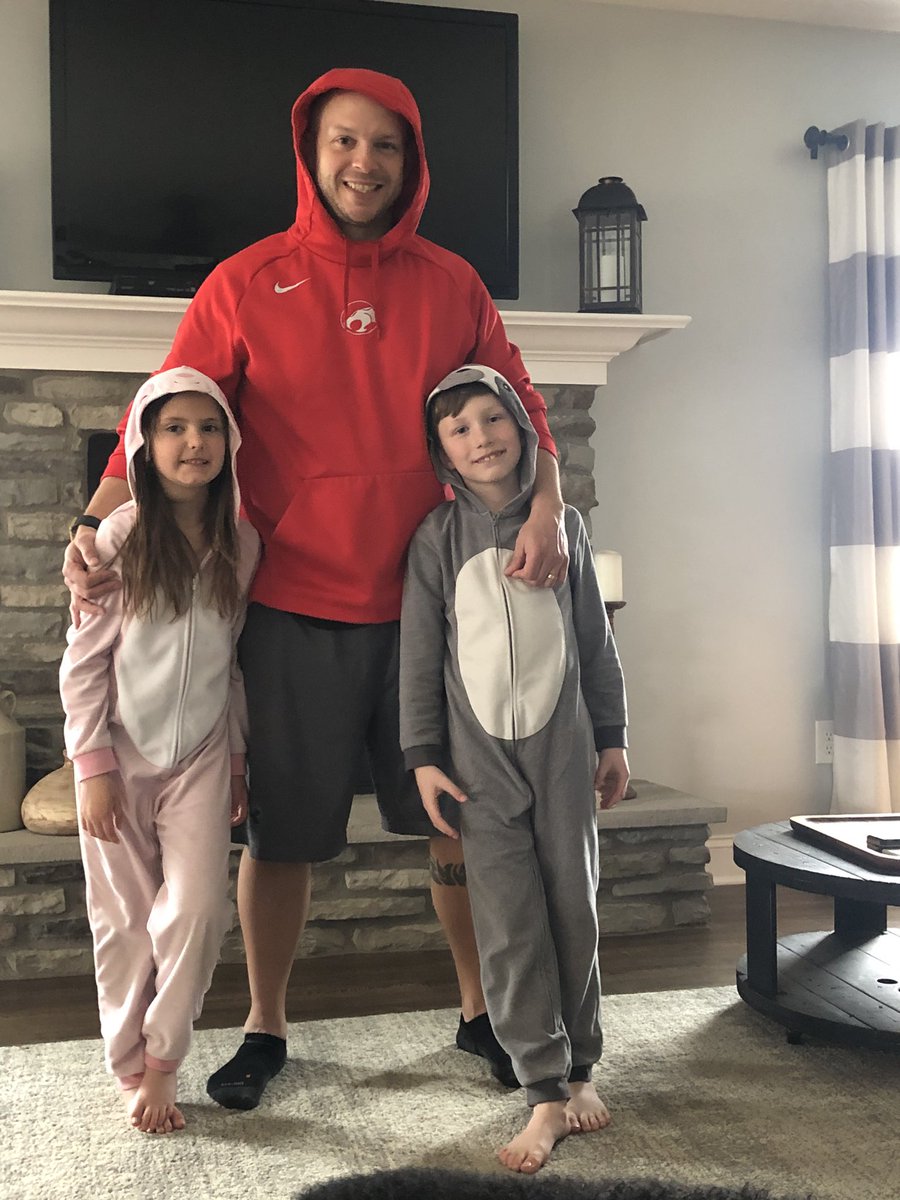 CoachPCotter's tweet photo. #FLSDSpiritWeek The Cotter Family rocked some Remote Learning and rocked some jammies!!! @FairbanksLocal @FairbanksCheer @FESMrsA https://t.co/TuCPhMy3hl