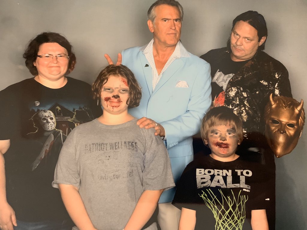 stacydotson2013's tweet photo. @GroovyBruce Yes it was. Didn’t get to tell you that day but my daughter is named Ash after your character. Nice that you put bunny ears on her lol https://t.co/G594GmAo7g