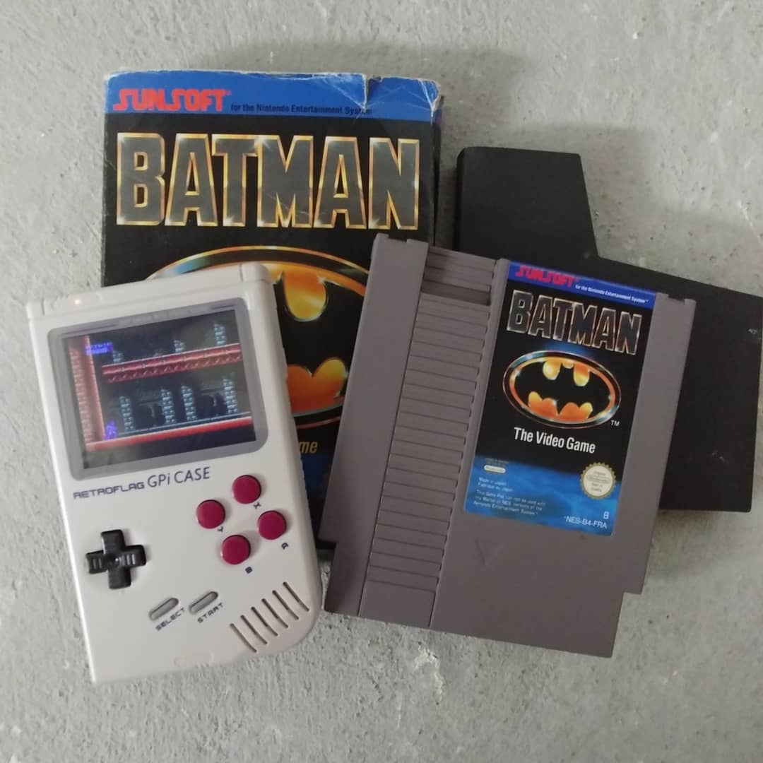 nicolasmoulin's tweet photo. #retroflag #gpicase #recalbox @recalbox @RetroFlagcase comment bien tenir pendant le #confinement 😍 #retrogaming #retrogames #gameboy #nintendo #batmanthevideogame #batman https://t.co/PltFxp1MXn