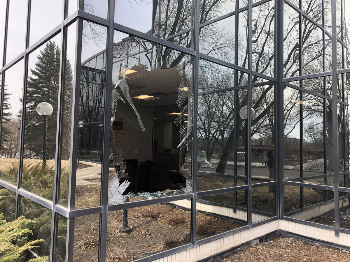 CrystalSugarCo's tweet image. This past weekend, a deer made a smash and dash at our Corporate Headquarters in #Moorhead. It jumped into the office of our VP of Operations David Braseth. The deer left a little fur behind before making a hasty exit. Wow!