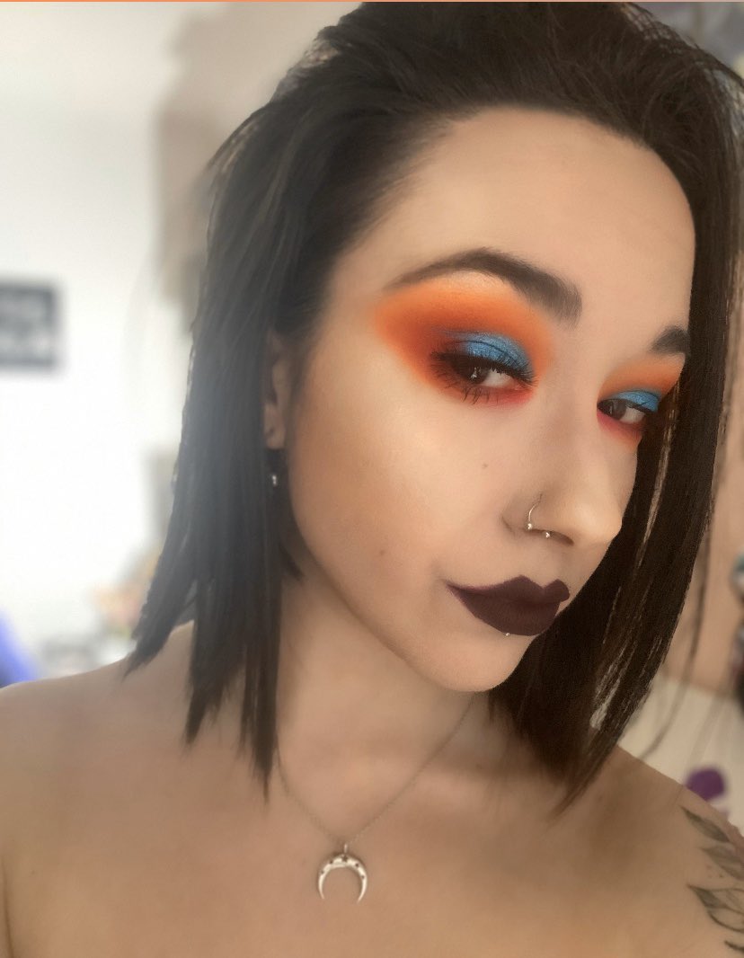 alienizate's tweet photo. He abierto un nuevo Instagram donde subiré fotos y vídeos de makeup, dadle amor por fi 🥺 https://t.co/DlWfV8FvnX https://t.co/IgBdb7trSb