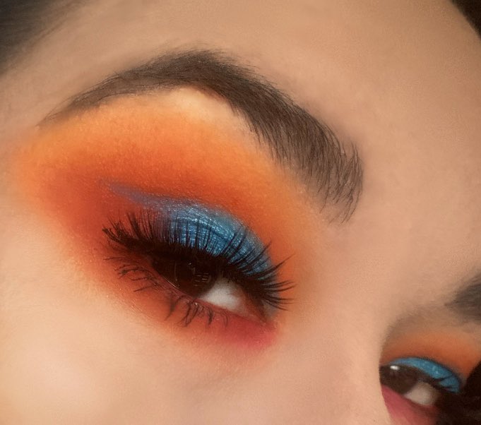 alienizate's tweet photo. He abierto un nuevo Instagram donde subiré fotos y vídeos de makeup, dadle amor por fi 🥺 https://t.co/DlWfV8FvnX https://t.co/IgBdb7trSb