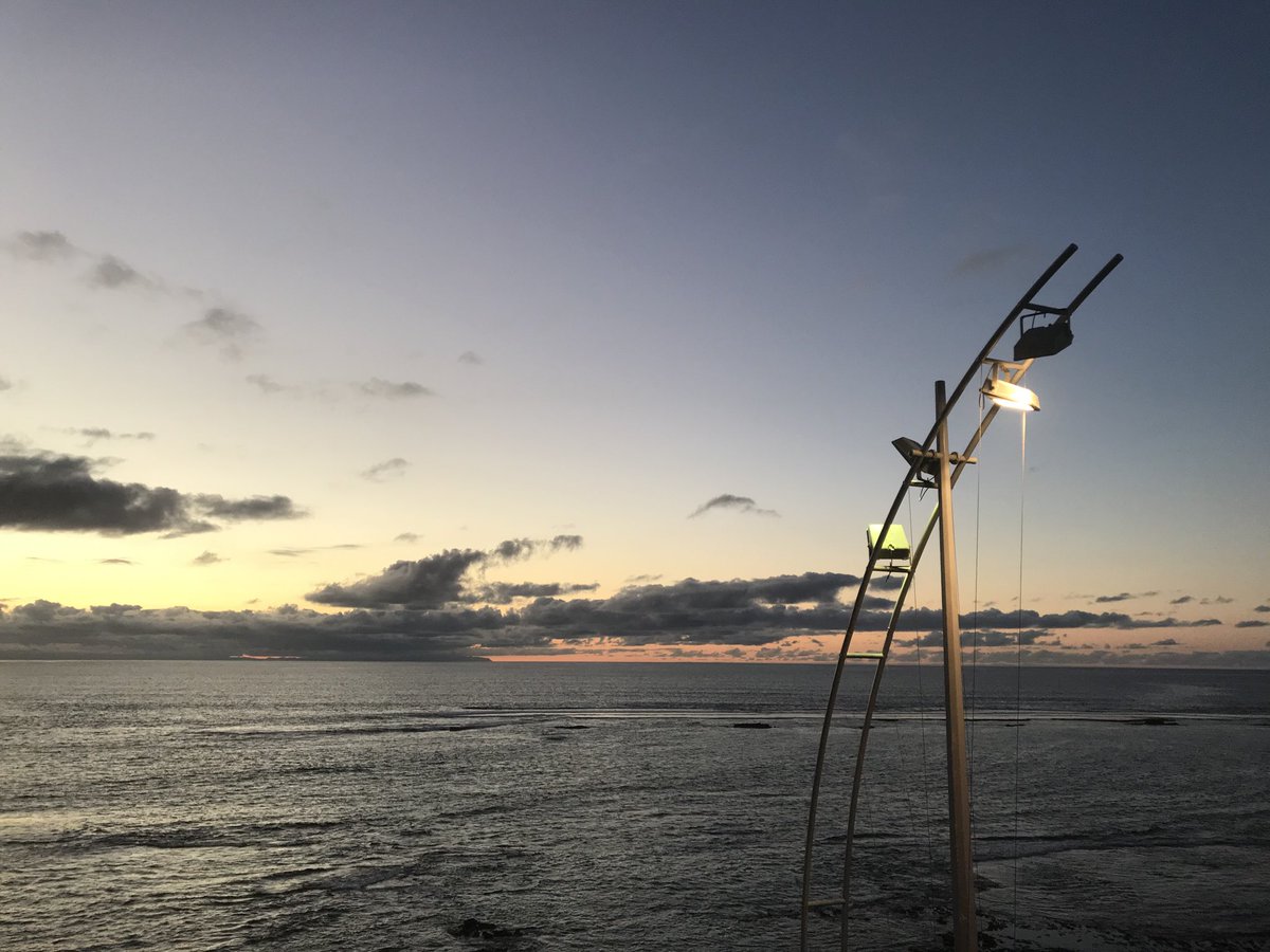 LasCanteras's tweet photo. Una vecina quiere que le propongamos al ⁦@AyuntamientoLPA⁩ que por qué no apagamos, mientras estemos confinado, la mitad de los focos del paseo para ahorrar energía. Por aquí añadimos también cortar el agua de los grifos y las duchas, muchos tienen fugas.... https://t.co/twBn9tdJj4