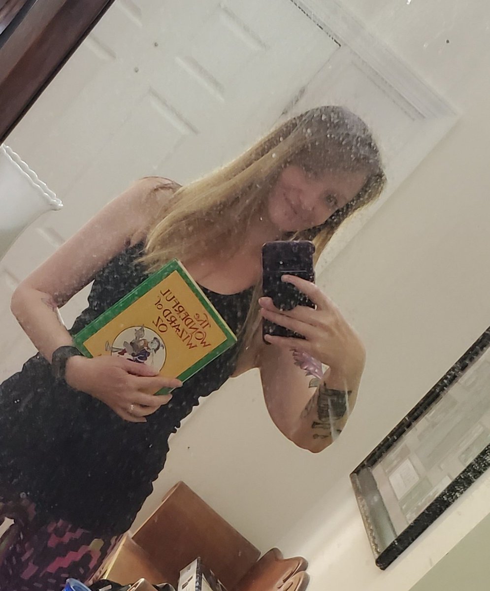 📚Elizabeth Smiley📖 read anything for any reason tweet media