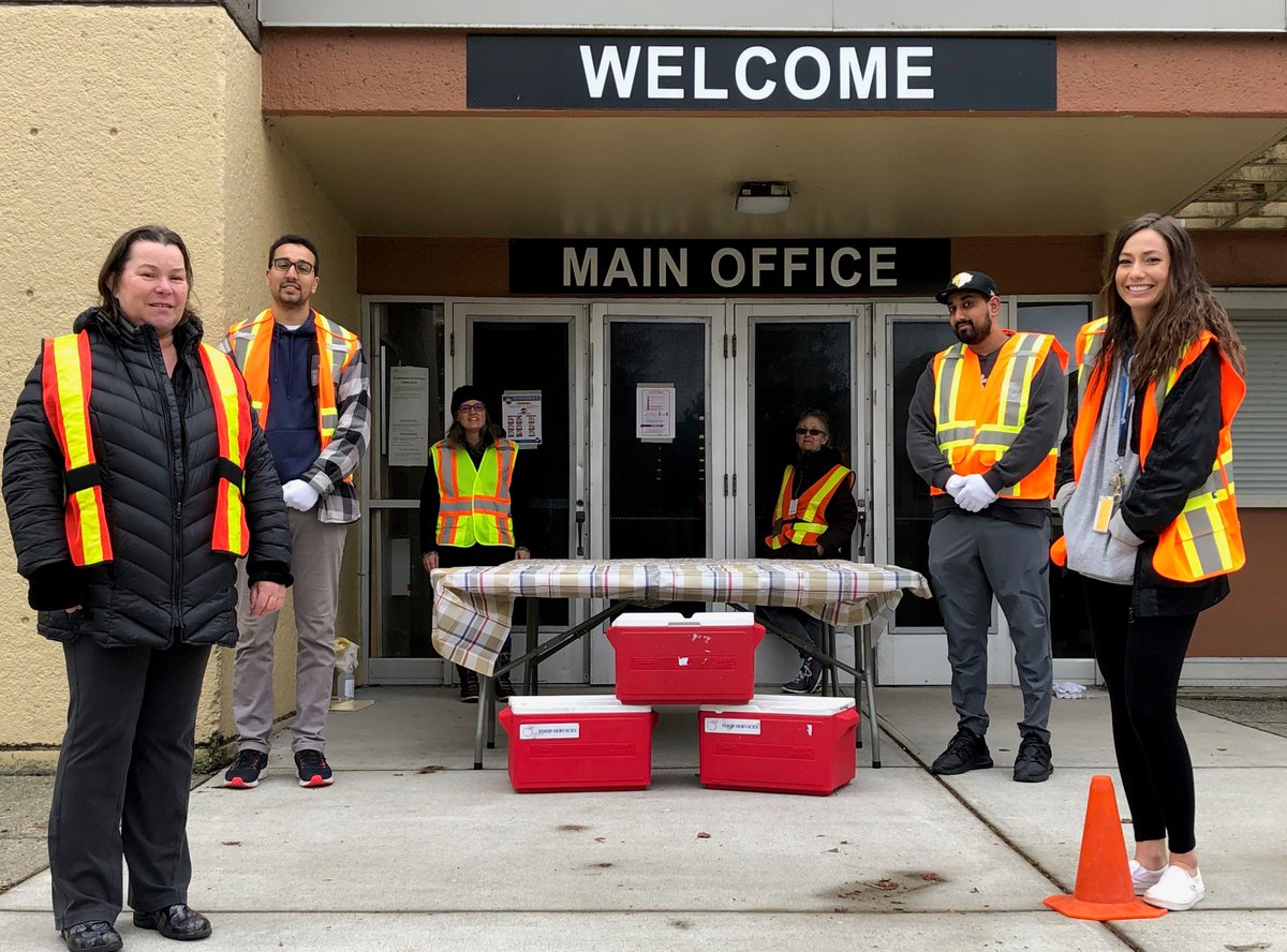 Surrey School District’s meal program will continue providing service to students in need while classes are suspended to curb the spread of COVID-19. Read more here: surreyschools.ca/NewsEvents/Pos…

#sd36learn #SurreyBC