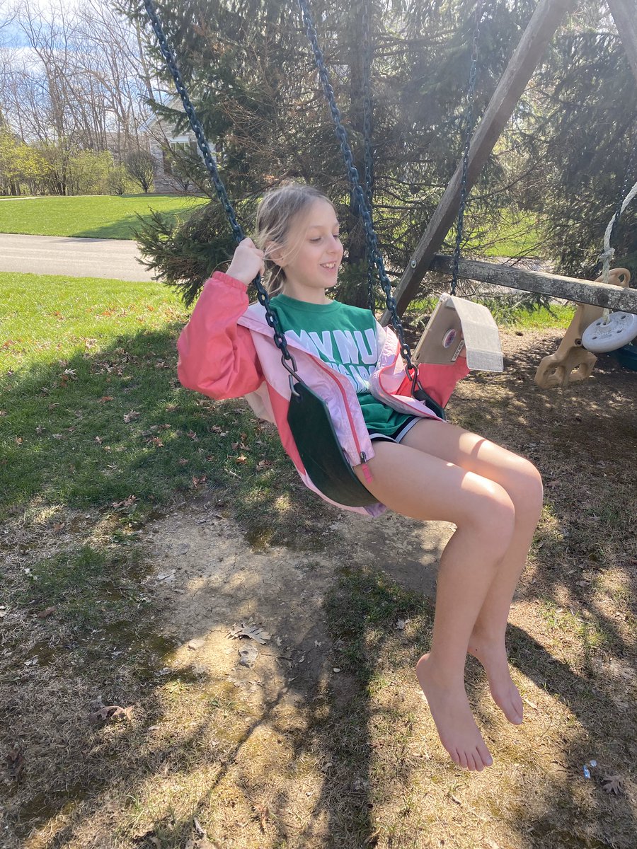 kalynv73's tweet photo. There is a little 💛 girl... just a swinging... with her friend! #coronavirusohio #THRiVE20 #closeinheart #joyfullanyway #COVID19 https://t.co/YXXCJns76X