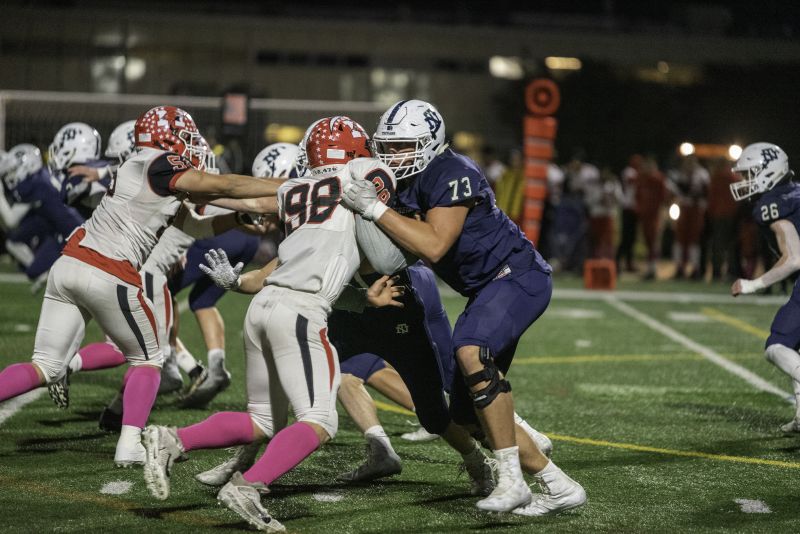 College recruiting has been put on hold for high school athletes. What type of effect has that had on players like <a href="/newtrierfb/">New Trier Football</a>'s <a href="/davidkov_d/">David Davidkov</a>? 

winnetkacurrent.com/p/sports-high-…