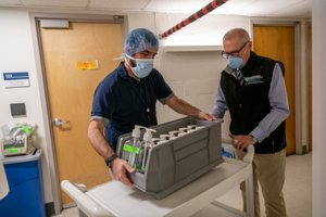 MassGeneralNews's tweet photo. This is what teamwork looks like. With #MGH facing a hand sanitizer shortage, pharmacists and chemists from @MGHGordon @MGHImaging converted their lab to produce an in-house “home brew” using FDA-approved materials. #covid19 https://t.co/ykj6oHuHBl https://t.co/SsT7N0hnXA