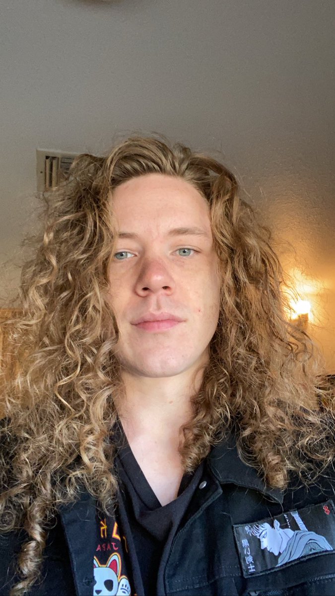 hanging out w fridge and postmates 

gunna release music this week