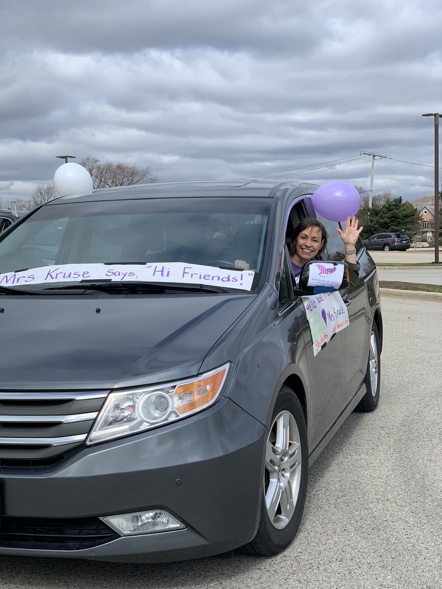 ElizabethKrus18's tweet photo. Another great parade! Loved seeing the faces of my first graders and other Rose friends and teachers! ❤️ https://t.co/YTk6YmQafv