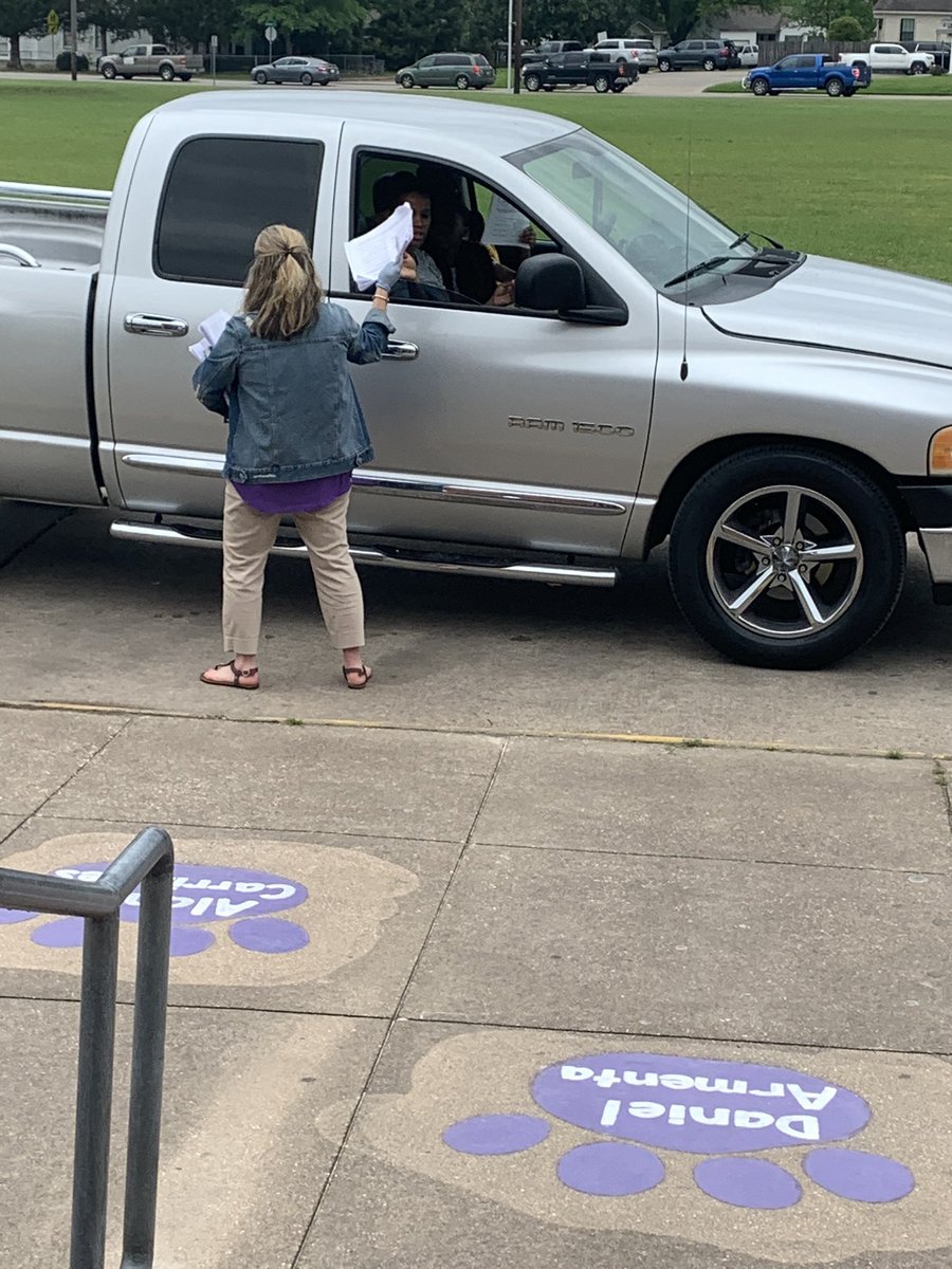 ndcates's tweet photo. Shout out to our teachers and leaders at LMS for offering curbside pick up and drop off for our students! 💜💛
#lmshares
#limitlesspossiblities https://t.co/RGO804NXo3