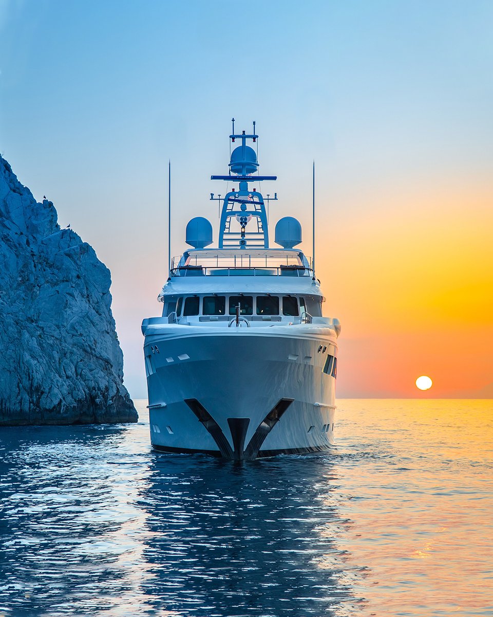 Enjoy sunsets with a perfect view aboard luxury charter yacht REVELRY 🌅

#yacht #yachtcharter #superayacht #yachting #travel