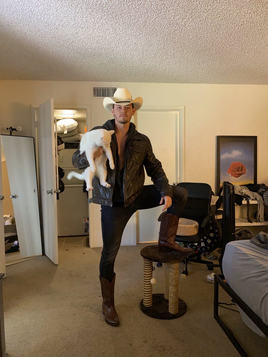 CRankinit69's tweet photo. as a straight white man in his early 20’s do you think joe exotic and I would have been lovers yes or no https://t.co/XGIicXAsiP