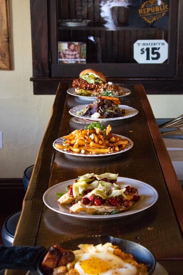 We have great take out options to get you over your Monday blues!

TAKEOUT (Curbside or Pick up Inside): 208-457-3610

DOOR DASH: doordash.com/store/republic…

UBER EATS: ubereats.com/coeur-dalene/f…

#EatINW #SupportLocal #TakeOut #RepublicKitchen