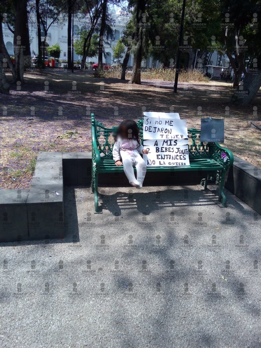 JCarlos_Valerio's tweet photo. Madre abandona a su hija de 1 año y 6 meses en una banca del Paseo Bravo. En su intento de huir, fue detenida por elementos de Policía Estatal Turística. Vía: @AldoHdez18 #Puebla https://t.co/9yvIHwNeSz