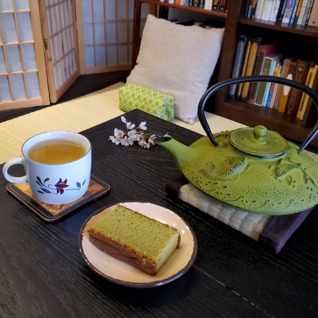 Daily tea time.Spring green.Sencha, a type of Japanese green tea, with castera, a type of cake originating in Nagasaki with European roots. Our cherry tree is on the tail end of its peak bloom so I took a few remaining flowers from there.