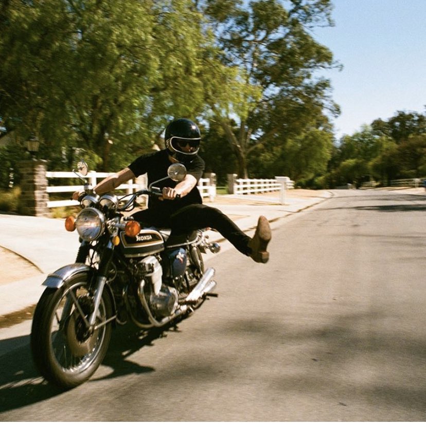 CodySimpson's tweet photo. Before the world closed down.

Stay home stay cool &amp; stay safe, so we can all get back to free livin! https://t.co/y4htTBALbB