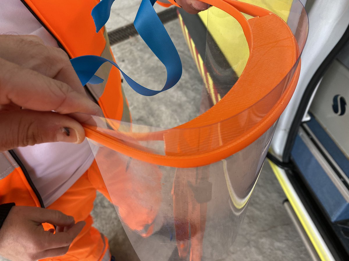 DamiansusCs's tweet photo. Buenas noches @DecathlonES , en las unidades de soporte vital avanzado (ambulancias S.A.M.U. del 112) en CS/VLC, hemos creado unos adaptadores para usarlas como EPI’s y no contagiarnos en la calle. Contamos con muy pocas unidades y solo se donan a hospitales. Podrais ayudarnos? https://t.co/dS8sHToAGp